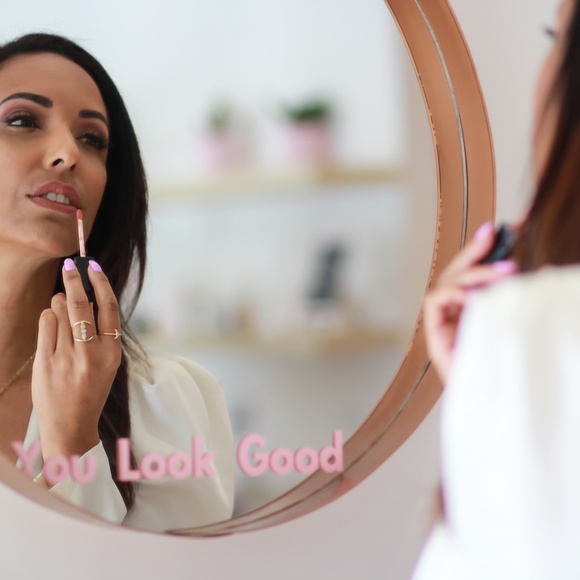 Meet your Posher, Nikki - Picture 3 of 4